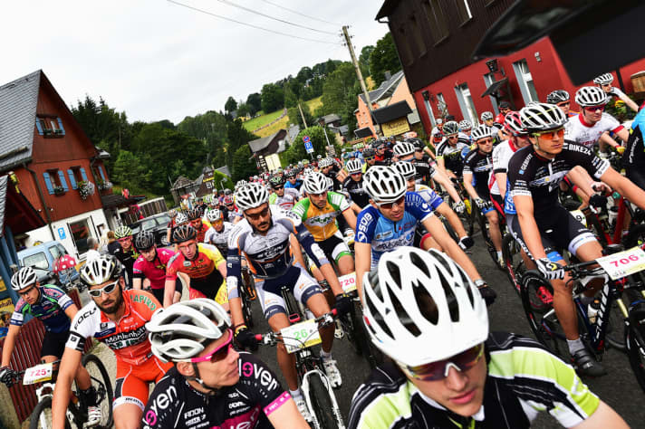   Close together: there will be no mass start at the legendary EBM100 this year. Everyone will start their own race when they want.