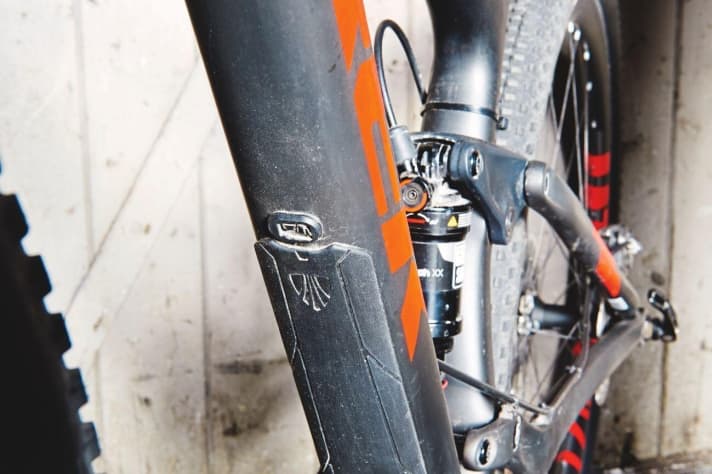   Trek: Robuster Schlagschutz unterm Unterrohr. Gute Idee, denn der Rahmen kostet alleine 3199 Euro.