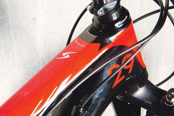   Simplon: There is a steering stop limiter in the head tube that protects the top tube in the event of a fall.