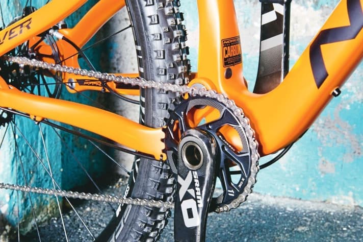   Norco: Einfach-Antrieb und Carbon-Rahmen, es fehlt ein Kettenstrebenschutz und Chainsuck-Blech.