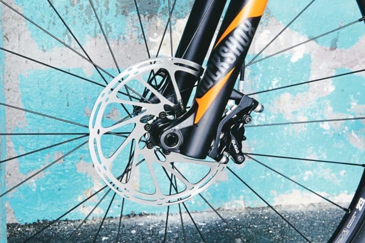   Norco: 180 brake discs, as it should be in Canada.