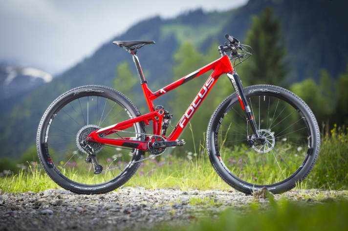   The Focus One is Florian Vogel's workhorse for the Cross Country World Cup. The key data: 100 millimetres of suspension travel, 29er wheels and, according to the manufacturer, just under 10 kilos.