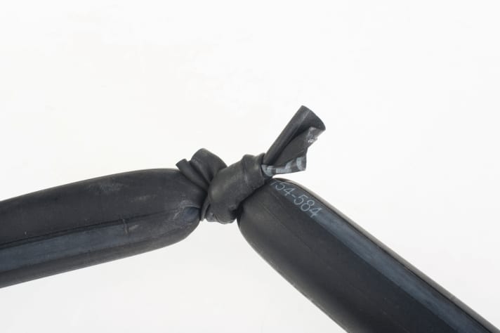 If you don't have a spare inner tube or repair kit with you, you can simply knot the inner tube in an emergency. To do this, cut it right at the hole and tie a double knot as close as possible.