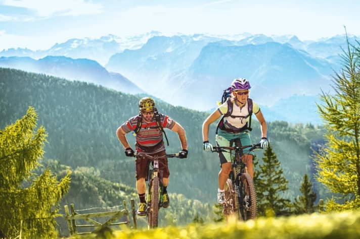   In den Alpen können auf Anstiegen zu Passübergängen schnell mal 1000 Höhenmeter zusammenkommen. Darauf sollte man vorbereitet sein.