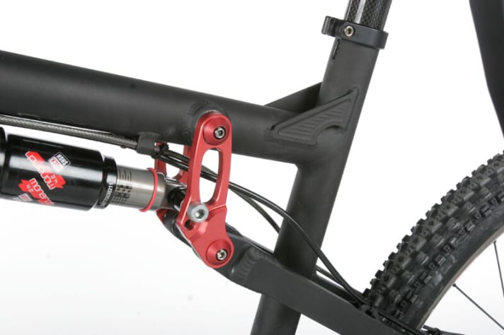   Short or long? The rear suspension travel can be varied by moving the shock - between a firm 109 and a very linear 130 millimetres, depending on your preference.