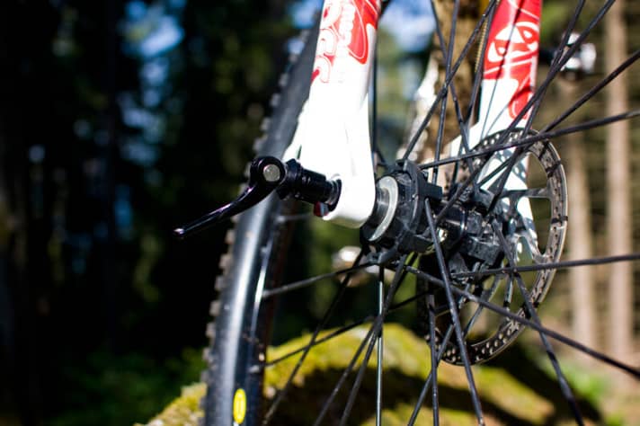   Marzocchi relies on the new "QR15" thru-axle standard for some models.