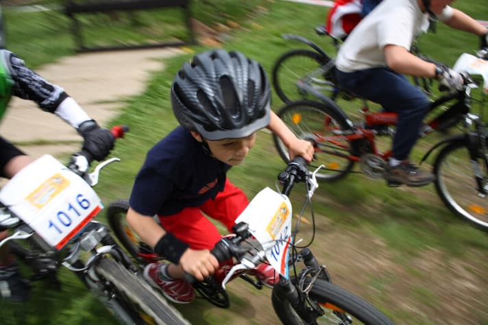 Playfully having fun on the bike - it's easy.