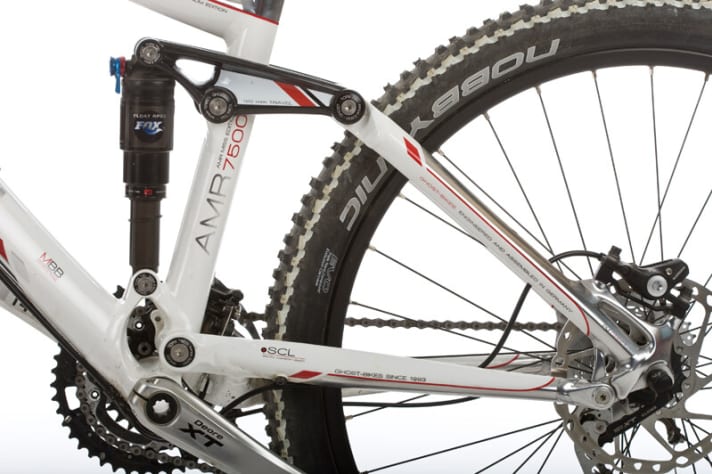   Das ist neu am AMR: neuer Rahmen mit Carbon-Wippe, Nadellagerung und Fox-Boostvalve-Dämpfer. Der Federweg bleibt wie 2009 bei 120 Millimetern.