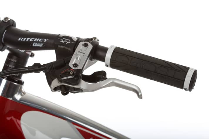   Shimanos XT-Hebel werden durch den Drehknopf an kleine Hände angepasst, der Hebel wandert unkompliziert nah an den Lenker. Für Frauen die beste Wahl.