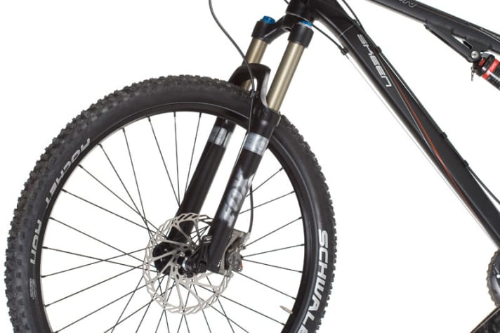   Radon: 20 millimetres more is a lot. The 120 mm Fox fork clearly sets itself apart from the 100 mm models on the downhill without any disadvantages on the climbs.