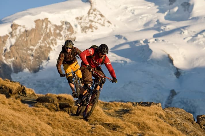   Tibor Simai und Andi Wittmann im Flow. Flüssige und garstige Abschnitte wechseln sich am Monte Rosa ab.