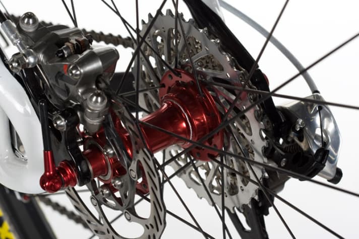   The cracked hub shell is optimised in the series by increasing the wall thickness.