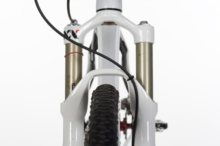   Schnell und ergonomisch: Der Griff zum X-Loc-Hebel an der SIDGabel.