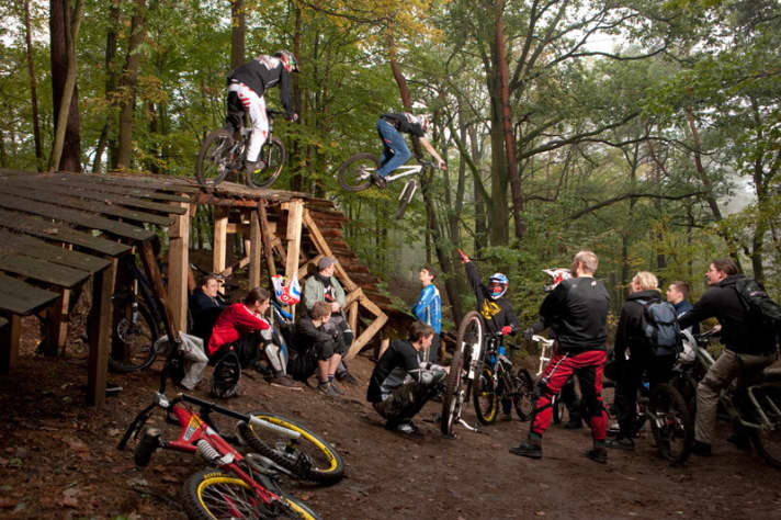   Der Boden gepachtet, die Pulsbeschleuniger gebaut: Downhill-Biotop in den Müggelbergen.