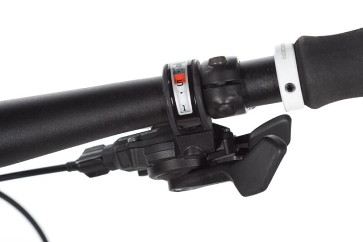   SRAM Attack: Da sich SRAM-Schaltungen im Normalfall nicht mit Shimano-Komponenten vertragen, gibt es spezielle SRAM-Attack-Schalthebel, die den Einsatz eines Shimano-Schaltwerks ermöglichen. Darunter leidet jedoch die Schaltqualität.