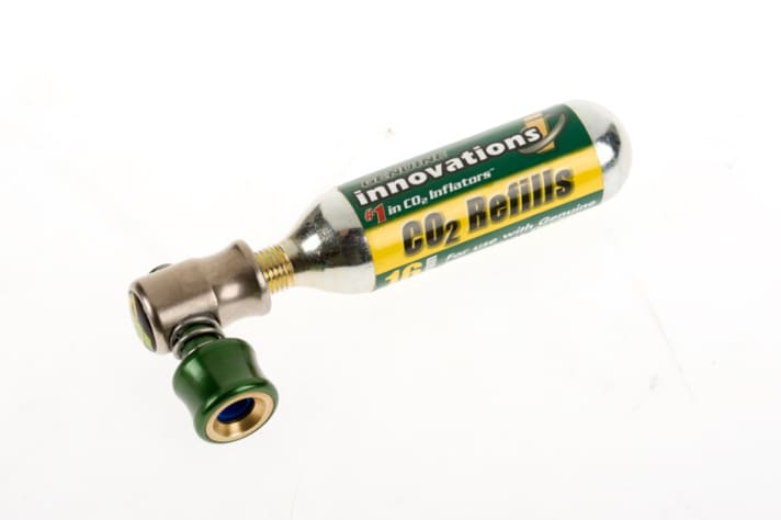   Klein aber oho! Aus den USA kommt diese feine CO2-Füllstation von Genuine Innovations. Gewicht: 21 Gramm. www.bikeaction.de