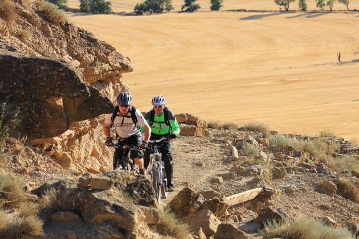   Goldene Zeiten auf der Hochebene der Sierra de Montearagon: Traum-Trails gibt es hier bis zum Abwinken.
