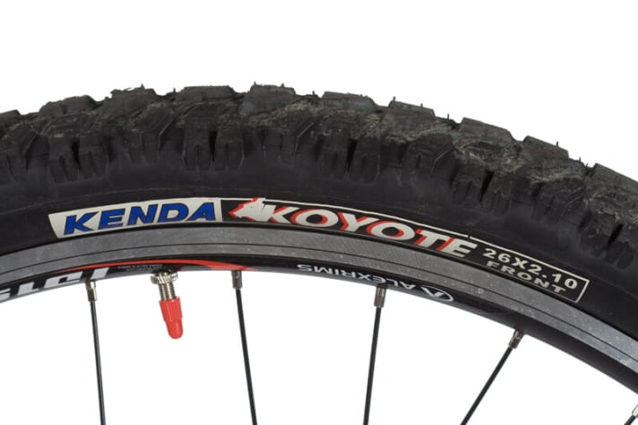   Schwergewicht: Reifen sind Tuning-Thema Nr. 1 in dieser Klasse. Der Kenda am Carver wiegt 860Gramm pro Stück!