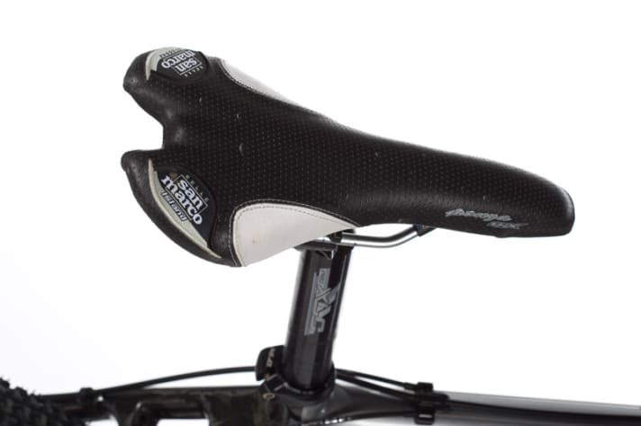   Trouser clamp: A saddle with a dovetail has no place on an MTB. Every extra edge provokes your trousers to get caught.