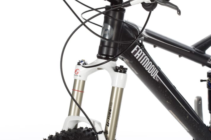   All forks fit into the fat 1.5-inch head tube. However, the U-turn system is not convincing.