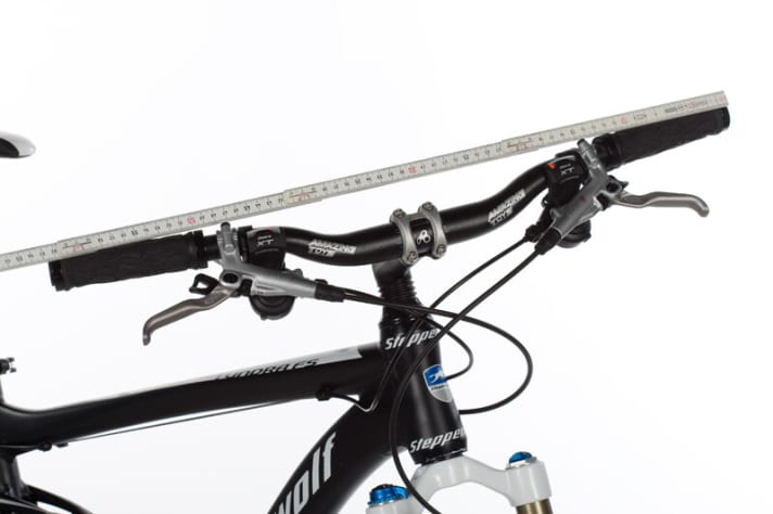   Control suffers under a handlebar width of 62 centimetres. A 68 cm would be much better.