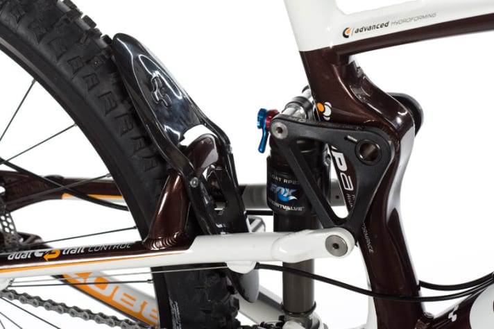   The mudguard serves as a dirt trap for the damper. However, when fully compressed, the adjustment knob knocks against it.