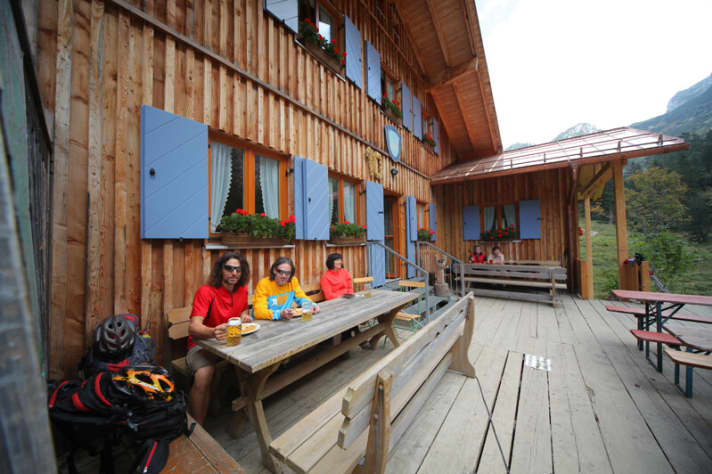   Die letzten Meter zu Fuß auf die Tutzinger Hütte werden mit dem wohl besten Kaiserschmarrn Bayerns belohnt...