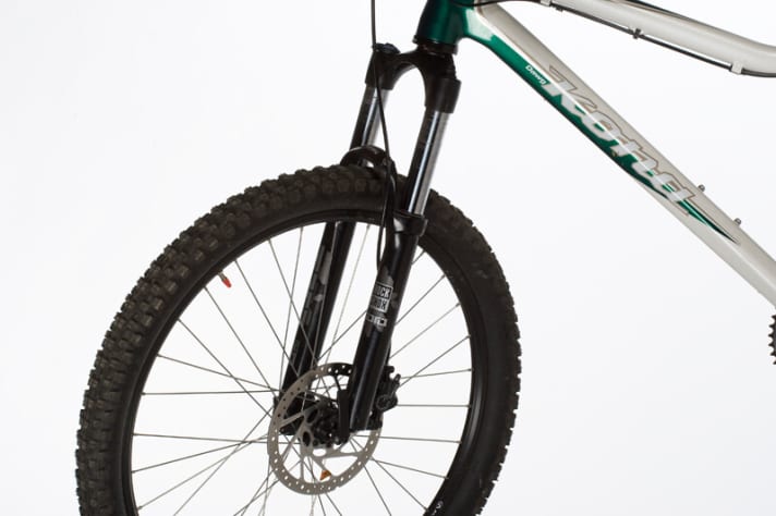   The fork responds well, but with 120 mm travel it doesn't harmonise with the 150 mm rear triangle.