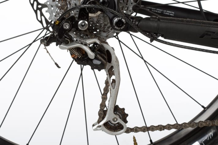   Das XT-Schaltwerk sticht heraus, der Rest der Ausstattung ist eher mager.