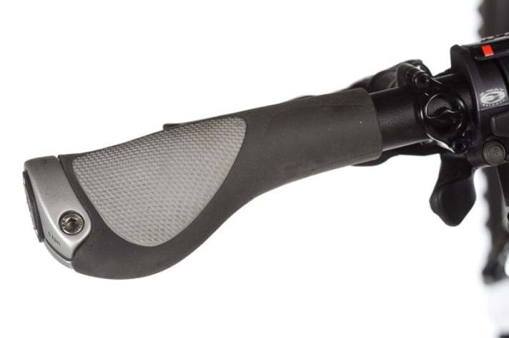   Rotwild, Cube, BMC: The wide handlebar grips could barely grip the women and were too unsafe on technical descents.