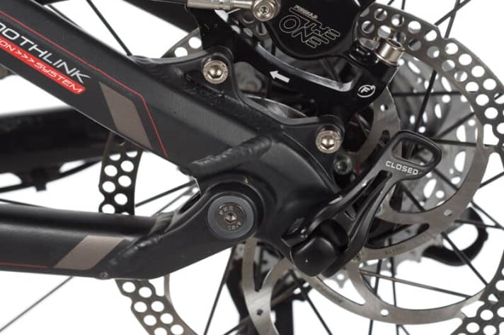   E-Thru 142 x12 mm nennt sich das neue Shimano-Achssystem, das über Fox-Schnellspannhebel bedient wird.