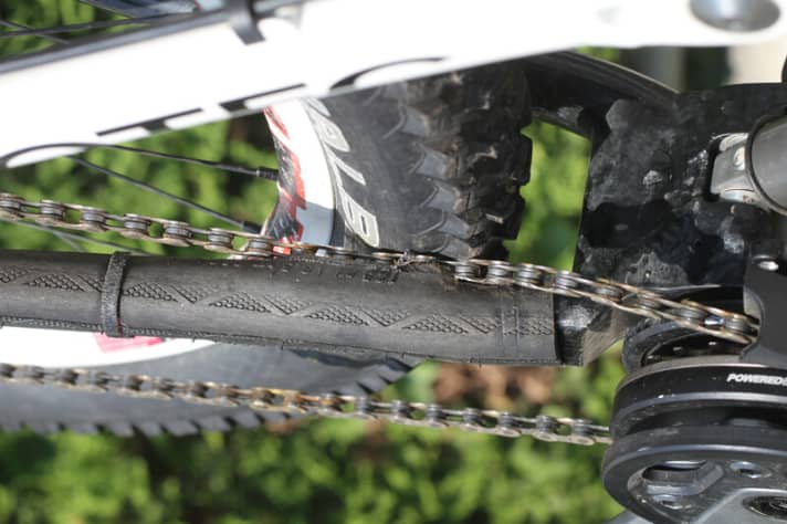   Im Normalfall garantiert die Hammerschmidt-Kurbel eine narrensichere Funktion. Durch die geringe Reifenfreiheit verklemmte sich die Kette jedoch ab und an im Rahmen.