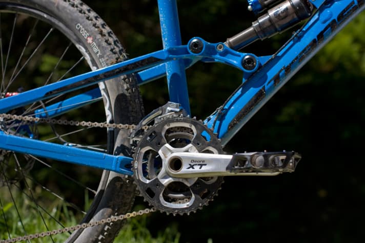   Just like on the Canyon, we missed a chain guide on the downhills to keep the chain where it belongs.