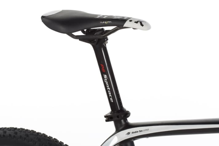   Increased comfort: The new P6 carbon seatpost from Syntace in the Cube flexes significantly better than its predecessor.