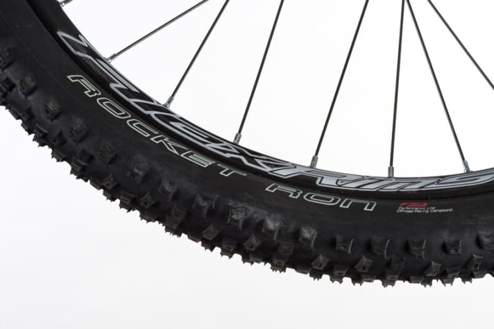   Instead of the Evolution version, Carver and Bergamont use Schwalbe's more favourable Performance Line.