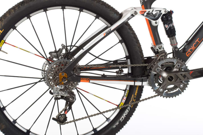  The seat stays are connected to the chain stays without bearings. This saves weight, provides stiffness and works.