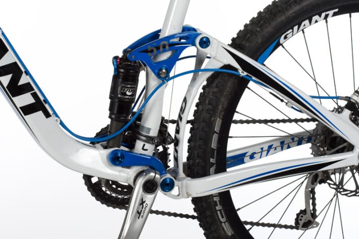   Giants Maestro-Hinterbausystem arbeitet antriebsneutral und sehr komfortabel. Sportliche Fahrer fahren viel Druck und wenig Negativ-Federweg.