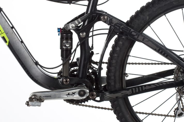   Giant: The aluminium chassis is relatively light despite having a lot of suspension travel and is very drive-neutral. Downhill, you feel like you're glued to the ground.