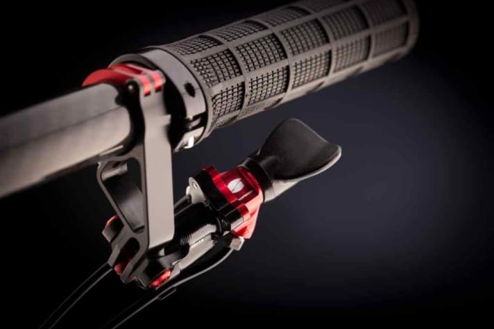   The lever tilts and can be switched up and down.