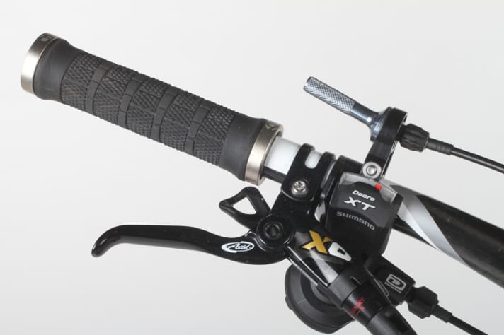   Trek liefert mit 660 mm den schmalsten Lenker. Im Vergleich zu den bis 740 mm breiten Bügeln weniger Kontrolle.