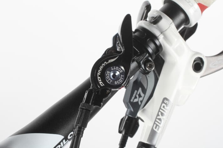   Ein Hebel, zwei Wirkungen: Mit dem Twinlock-System von Scott lassen sich Gabel und Dämpfer verhärten.