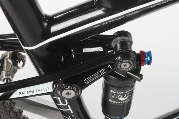   The shock rocker mounted on needle bearings is the most sensitive rear suspension in the test.