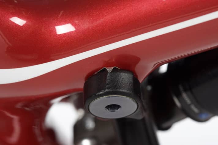   With the integrated sag indicator, a quick glance downwards is enough to check whether the setup is correct.