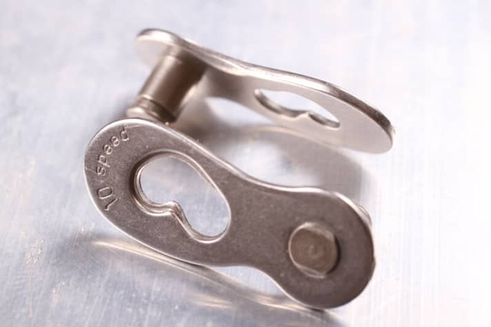   Locking thing: Chain locks are becoming increasingly popular for MTB chains.