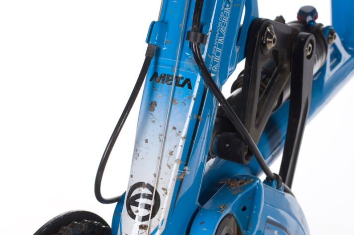   Open cables under the down tube are not in keeping with the times.