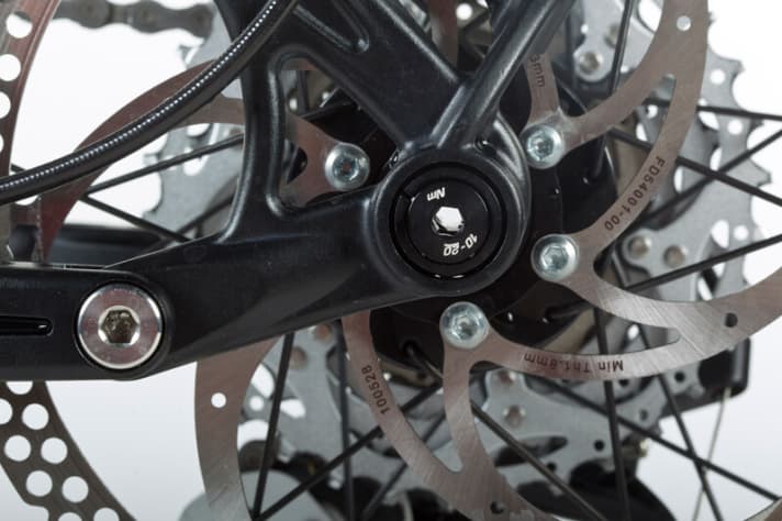   Even if the X12 thru-axle is not exactly beautifully integrated into the filigree Ridge rear triangle, it provides a good deal of stiffness.