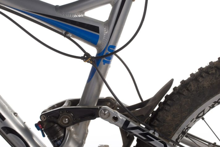   The cable routing is a disaster and annoying due to rubbing on the legs and frame.