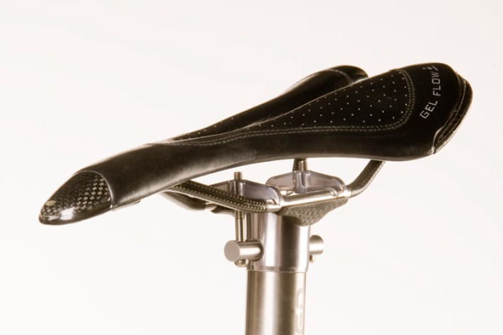   Elegantly manufactured seat post, but horizontal adjustment of the saddle is almost impossible with this clamp.