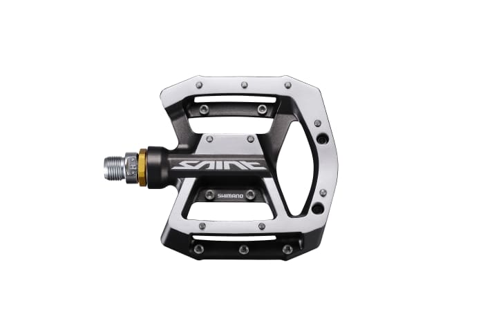   Das neue konkave Saint-Pedal baut acht Millimeter niedriger und drei Millimeter breiter als das Vorgänger-Modell.