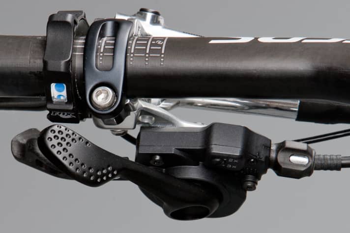   Slim, light, ergonomic: the control lever on the handlebars.